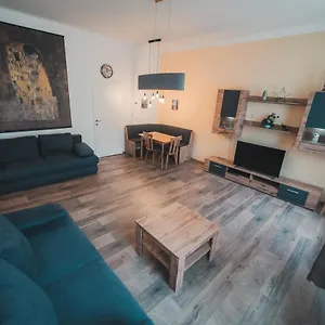 Renovated Close To First District Apartment Wien